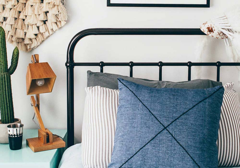 Guia Completo: Escolhendo a Cama de Ferro Perfeita para Seu Quarto; Decoração Industrial: Como Integrar uma Cabeceira de Ferro no Seu Ambiente; Cabeceiras Vintage: O Charme Atemporal do Ferro Forjado; Manutenção de Móveis de Ferro: Dicas para Aumentar a Vida Útil da Sua Cabeceira; Cama Box ou Estrutura Completa? Entenda a Melhor Fixação para Sua Cabeceira de Ferro