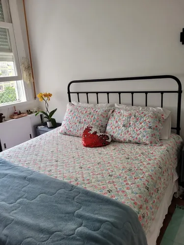 Guia Completo: Escolhendo a Cama de Ferro Perfeita para Seu Quarto; Decoração Industrial: Como Integrar uma Cabeceira de Ferro no Seu Ambiente; Cabeceiras Vintage: O Charme Atemporal do Ferro Forjado; Manutenção de Móveis de Ferro: Dicas para Aumentar a Vida Útil da Sua Cabeceira; Cama Box ou Estrutura Completa? Entenda a Melhor Fixação para Sua Cabeceira de Ferro