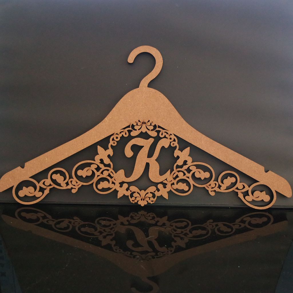 Como Otimizar o Espaço do Guarda-Roupa com Cabides Padronizados