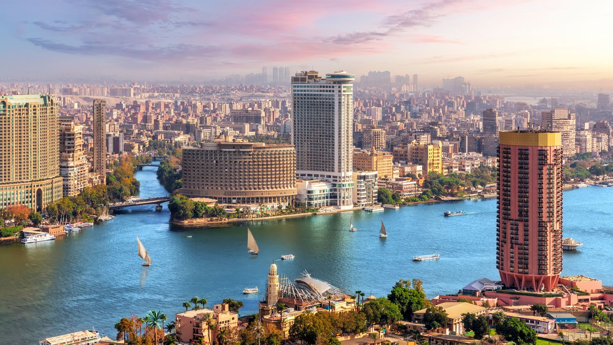 Onde se Hospedar no Cairo: Melhores Bairros e Hotéis para Turistas em 2026
