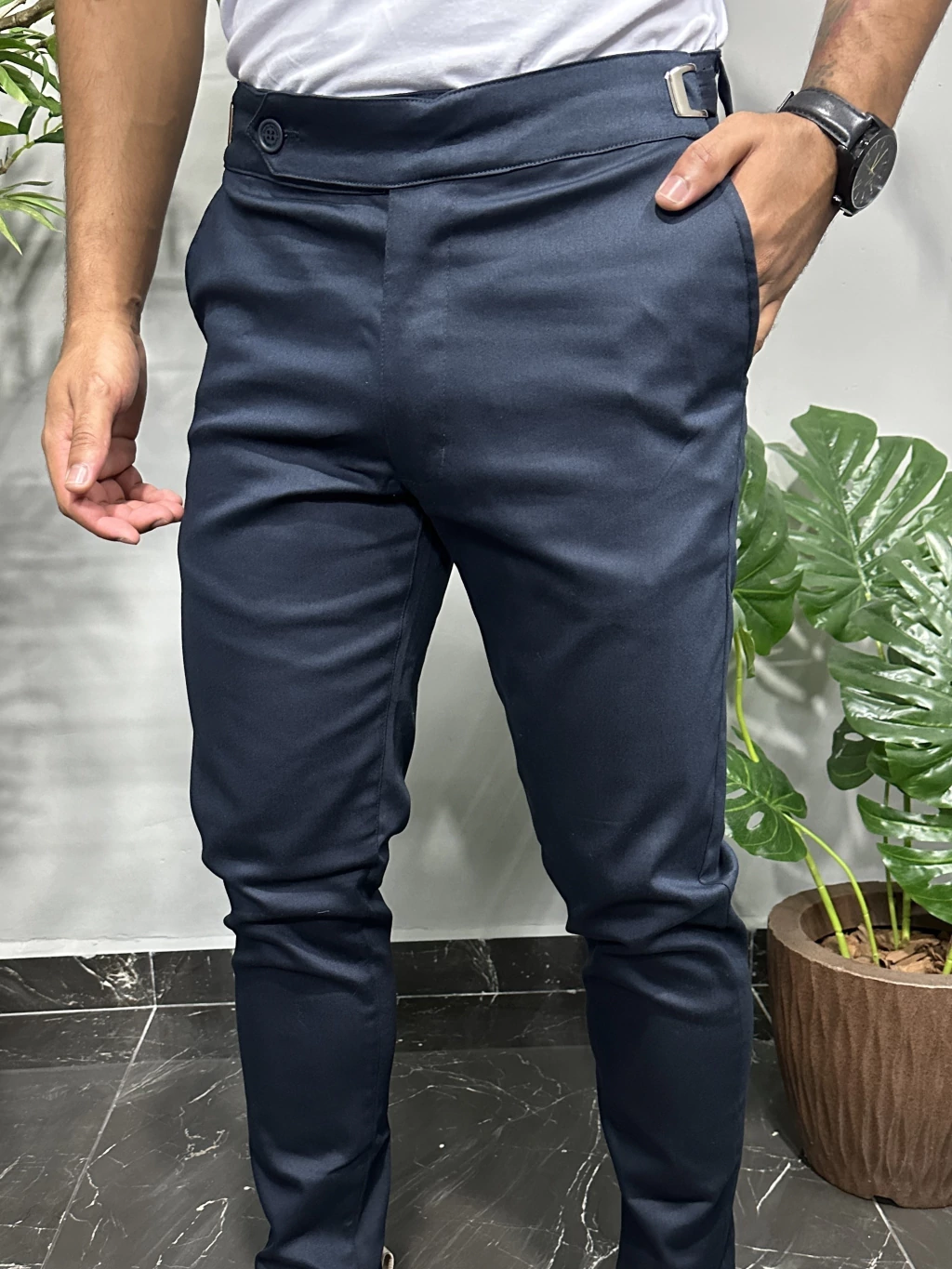 Marrom Mota Mousse: Descubra por que é a Cor de 2025 para Calças de Sarja