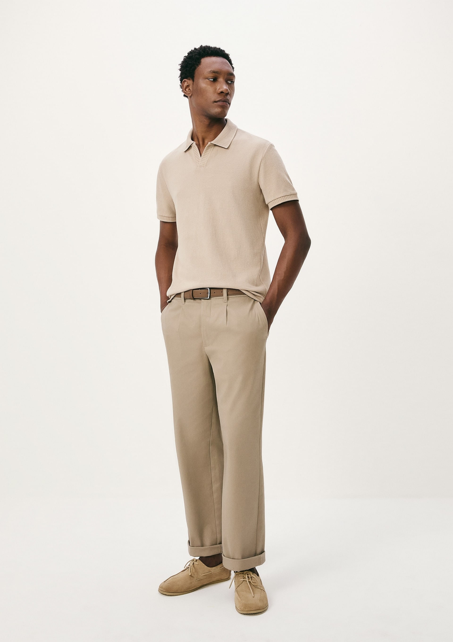 Calça de Sarja Slim vs. Reta: Qual o Melhor Caimento para Você?