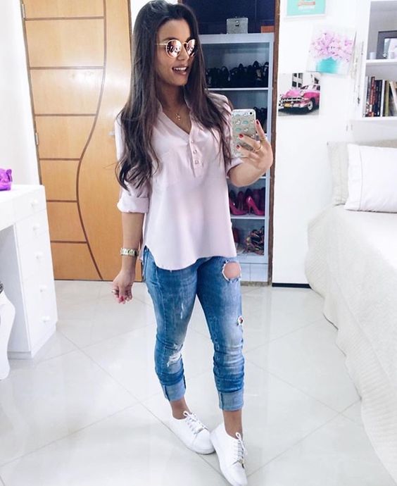 Jeans Rasgado: A História e o Retorno da Tendência dos Anos 2000