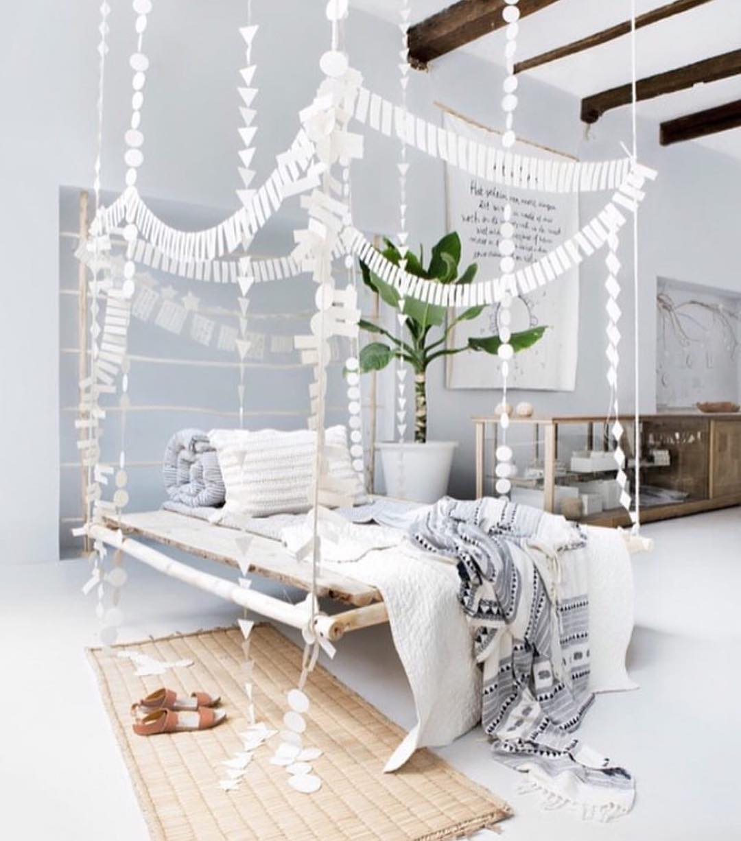 Como escolher a cama suspensa ideal para seu quarto pequeno