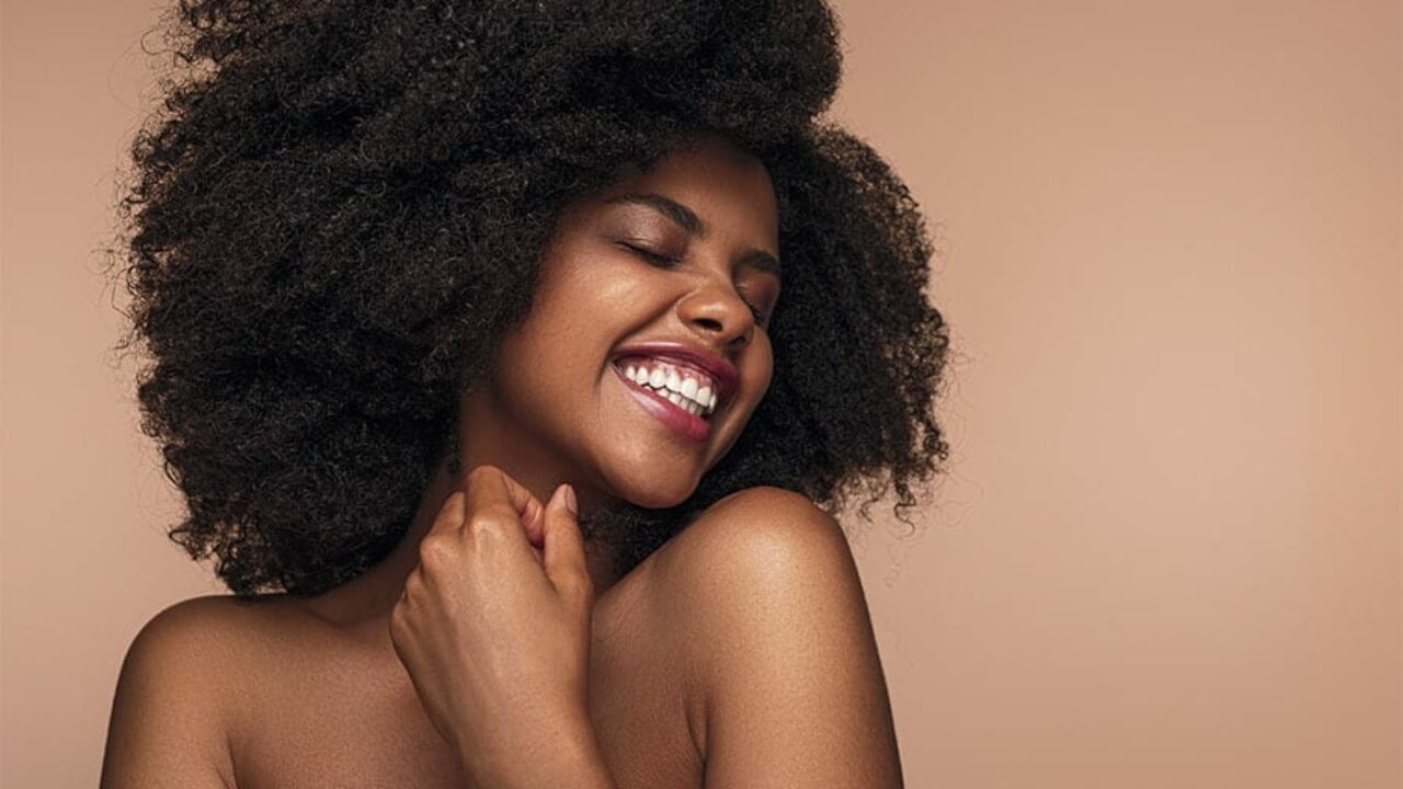 5 ideias de títulos:
1. O Guia Completo para um Pescoço e Colo Jovens: Rotina e Tratamentos
2. Desvendando os Segredos: Como Evitar o Envelhecimento Precoce do Pescoço e Colo
3. Skincare Essencial para Pescoço e Colo: Produtos e Hábitos que Fazem a Diferença
4. Rugas e Flacidez no Colo? Descubra os Tratamentos Mais Eficazes
5.