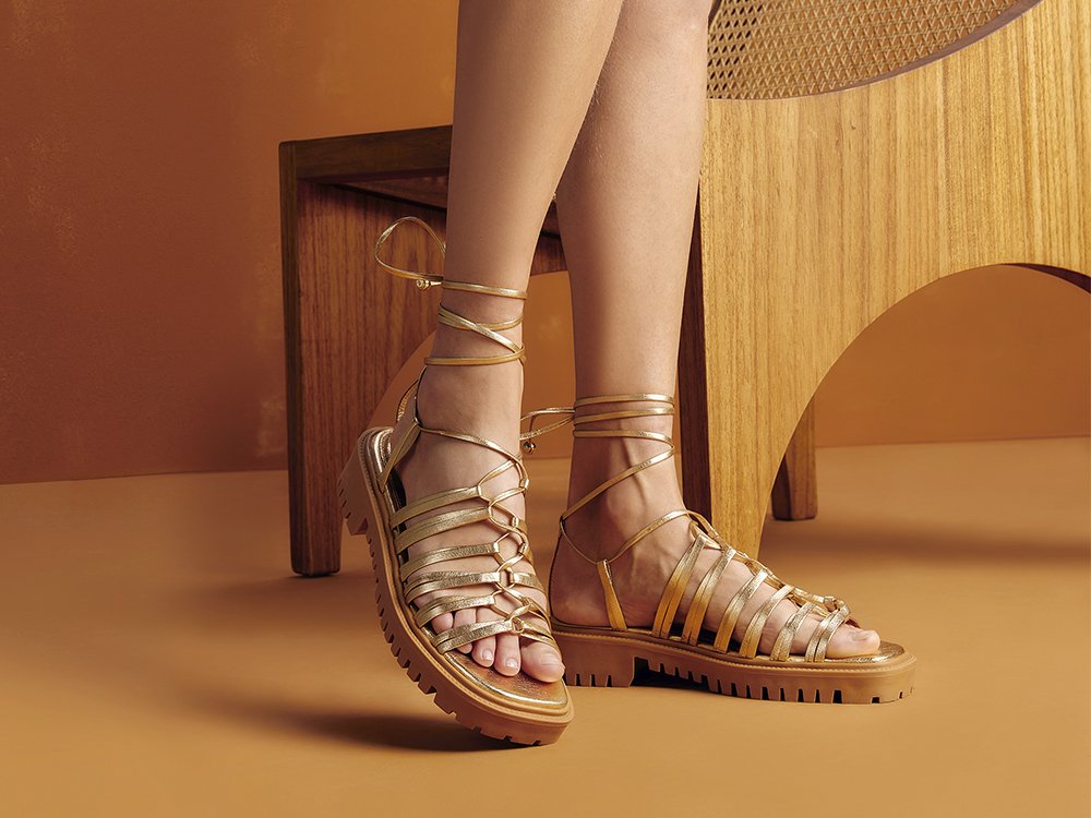 Como Fazer um Spa dos Pés Caseiro para Suavizar Marcas de Sandália