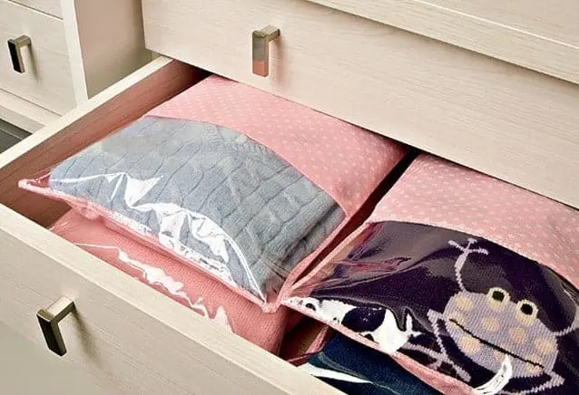 como guardar roupas de inverno