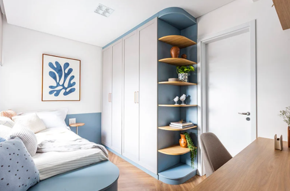 Decoração de Quarto Pequeno: O Poder das Cores Claras e Espelhos