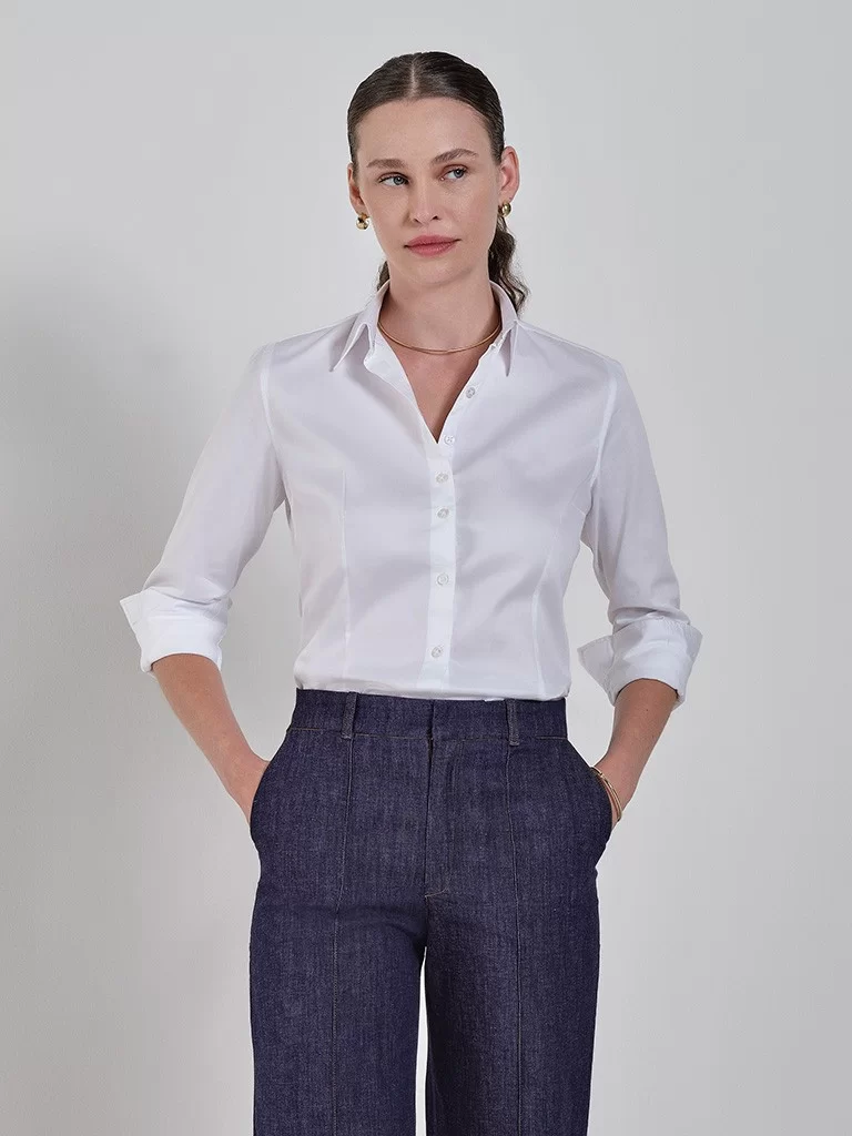Camisa branca no trabalho: Elegância e sofisticação em 5 combinações