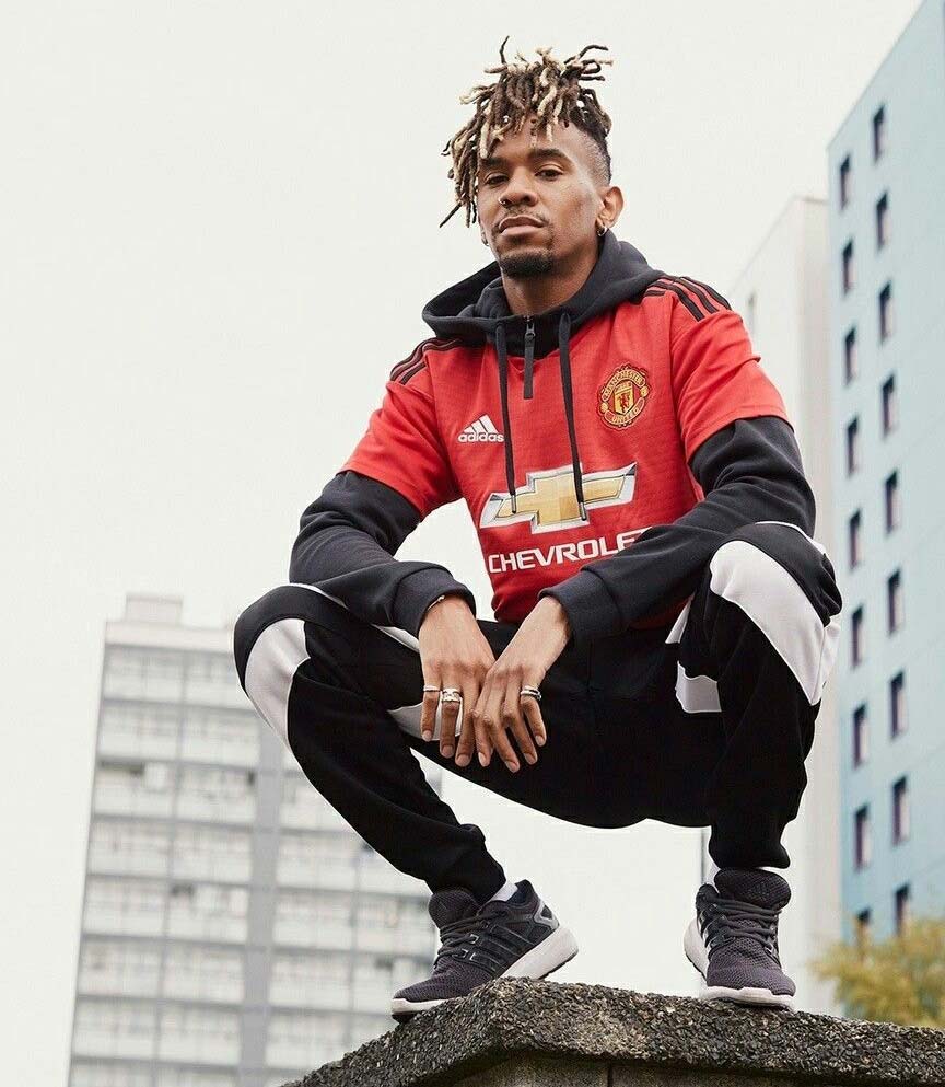 Camisa de Time Feminina: 5 Looks Versáteis para Arrasar