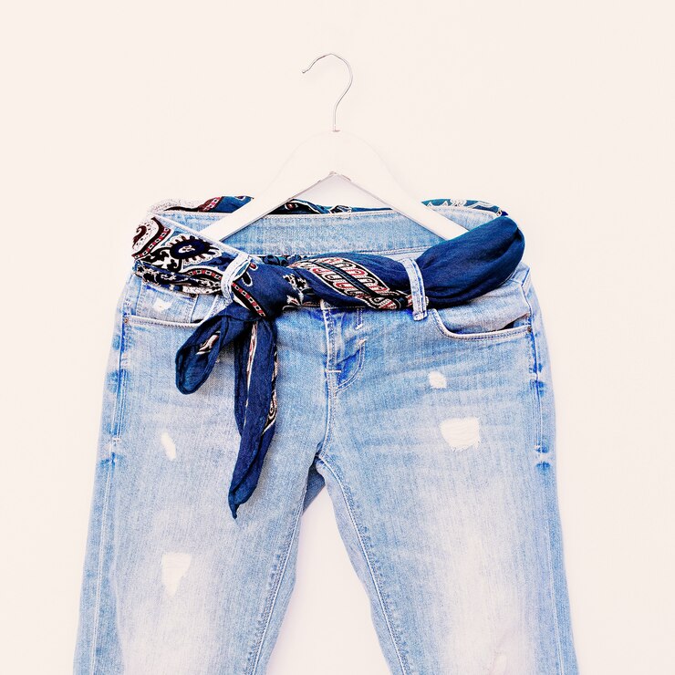 Do Casual ao Formal: Lenço como Cinto e Seus Materiais Perfeitos