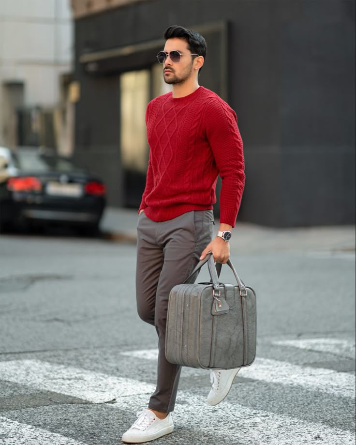 Guia completo de como combinar suéter com camisa social