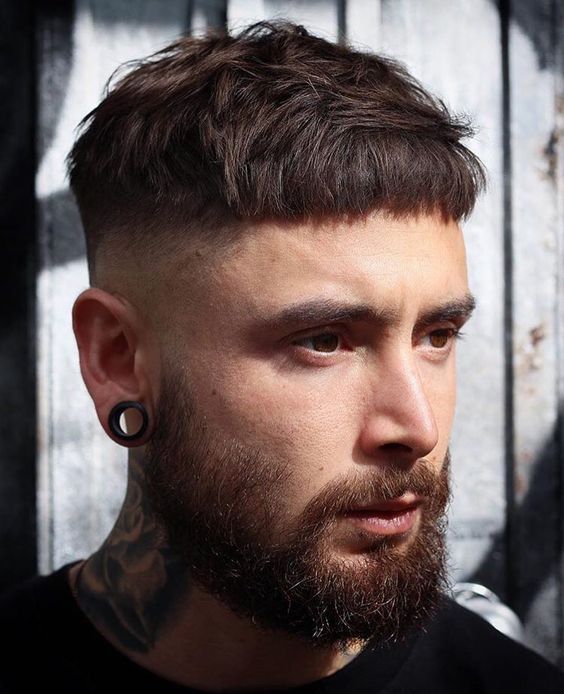 Undercut vs. Fade: Qual o Melhor para Seu Cabelo Grosso?