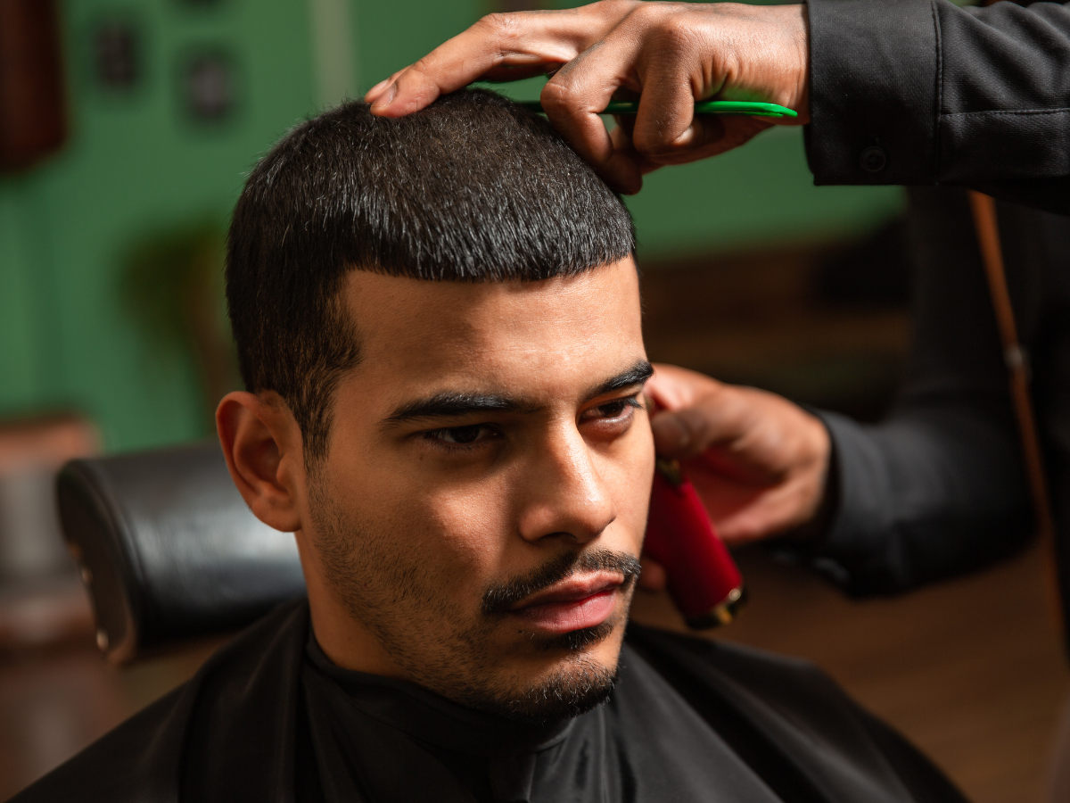 Cortes Modernos para Homens com Entradas: Tendências 2024