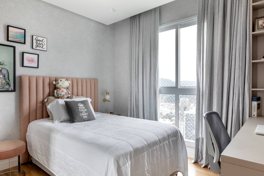 Como Escolher a Cortina Perfeita para Ampliar seu Quarto Pequeno