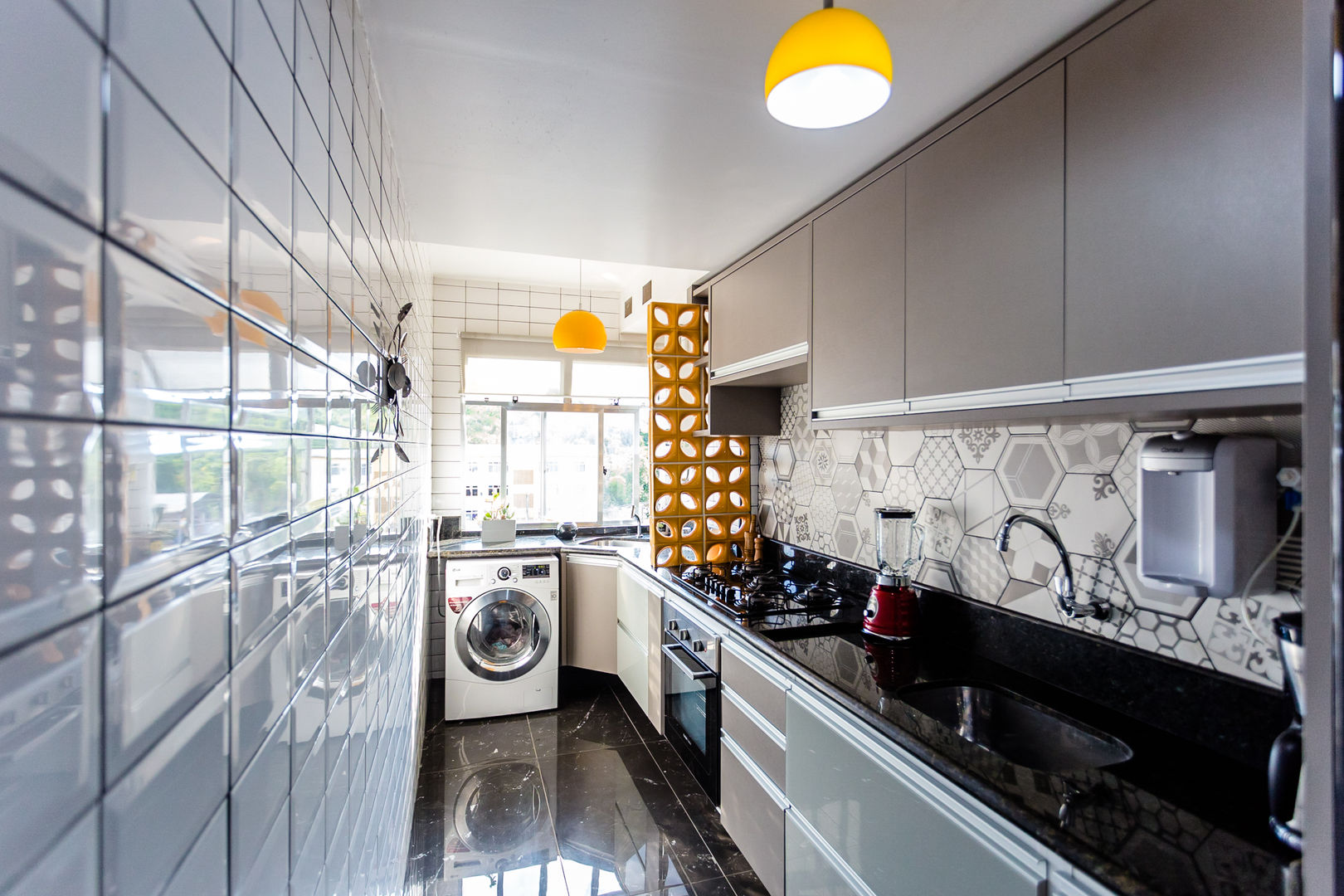 Iluminação Estratégica: Transformando Cozinhas Estreitas