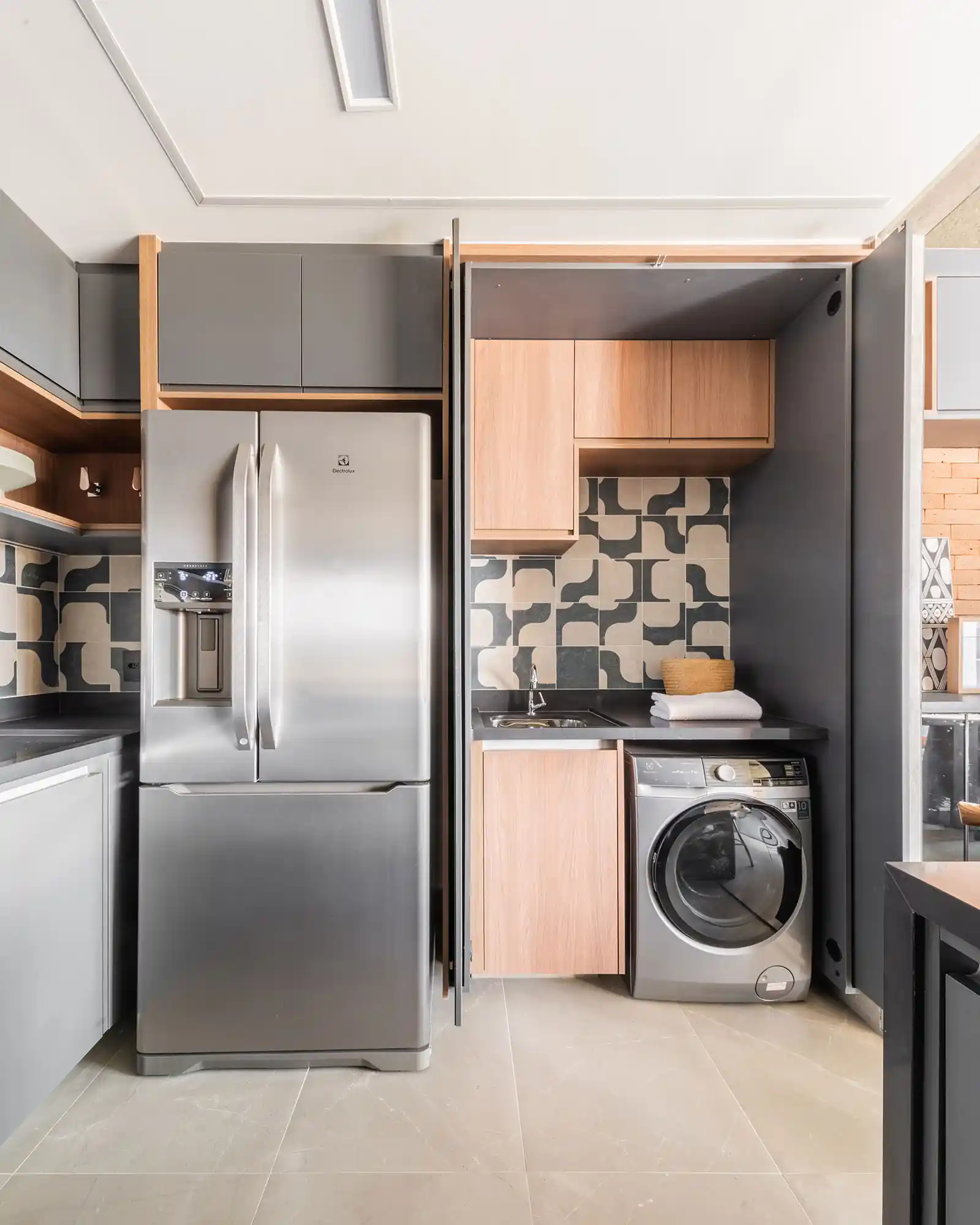 Como escolher o piso ideal para cozinha e lavanderia integradas