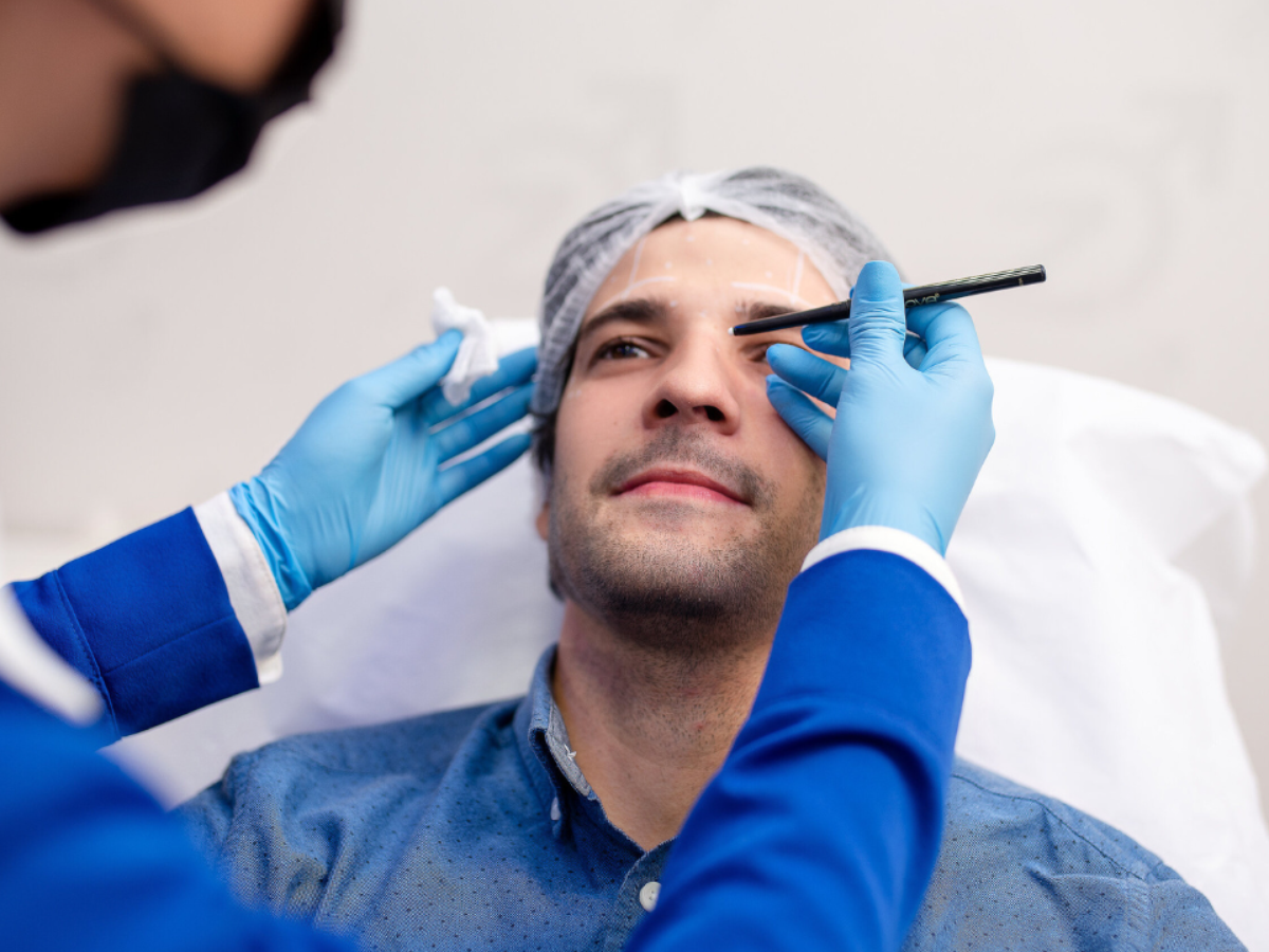 Acne masculina no verão: causas e soluções eficazes