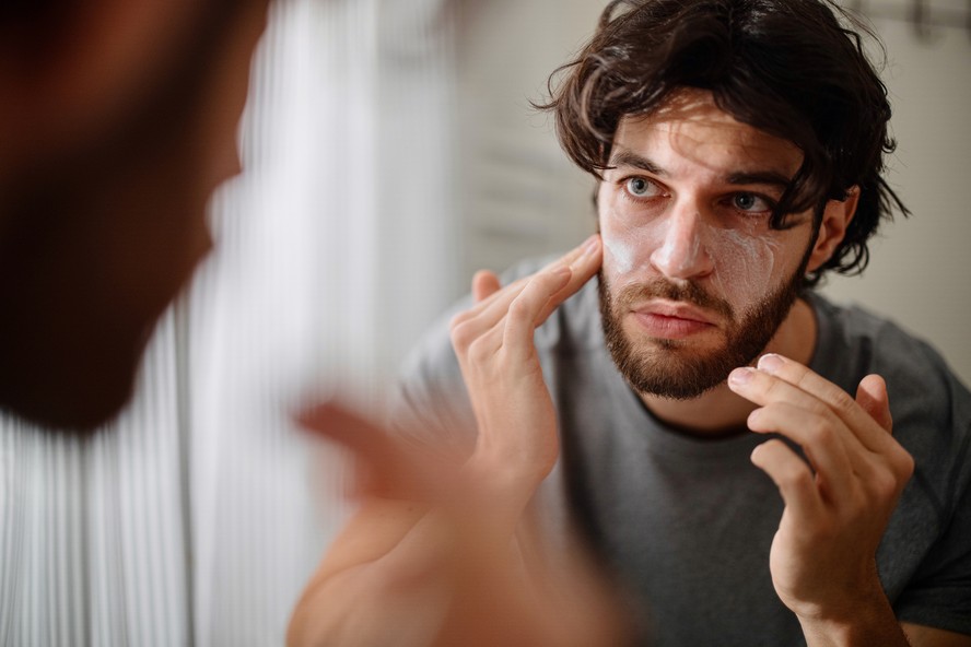 Guia completo de protetores solares masculinos para o verão
