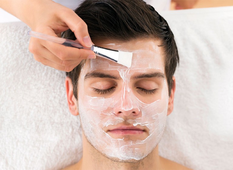 Produtos essenciais para o pós-barba no verão