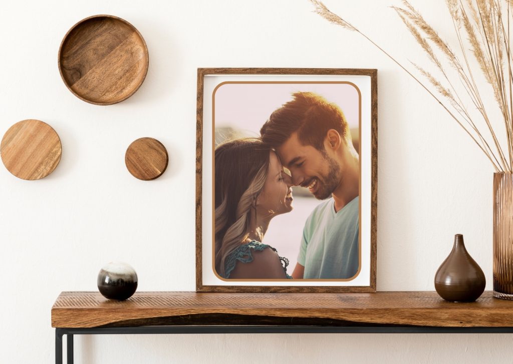 Decoração de Quarto: O Charme Atemporal das Fotos Polaroid e Fios de Fada