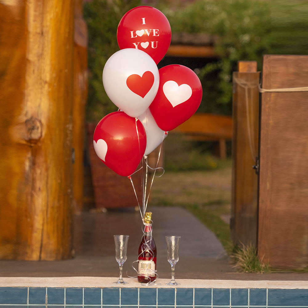 Balões e Pétalas: Como Criar um Cenário Romântico Inesquecível em Casa