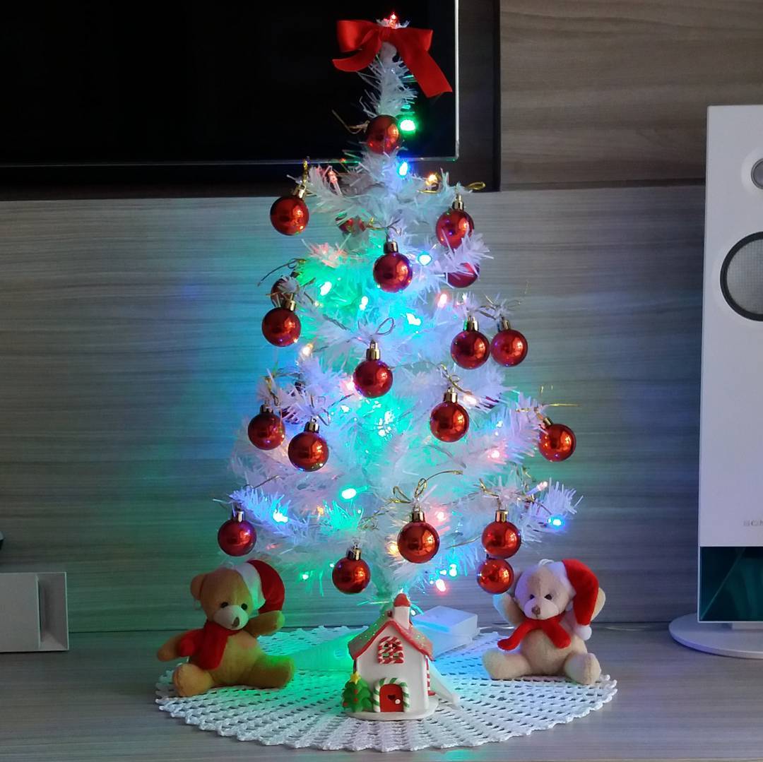 Decoração de Natal Branca e Dourada: Um Toque de Luxo