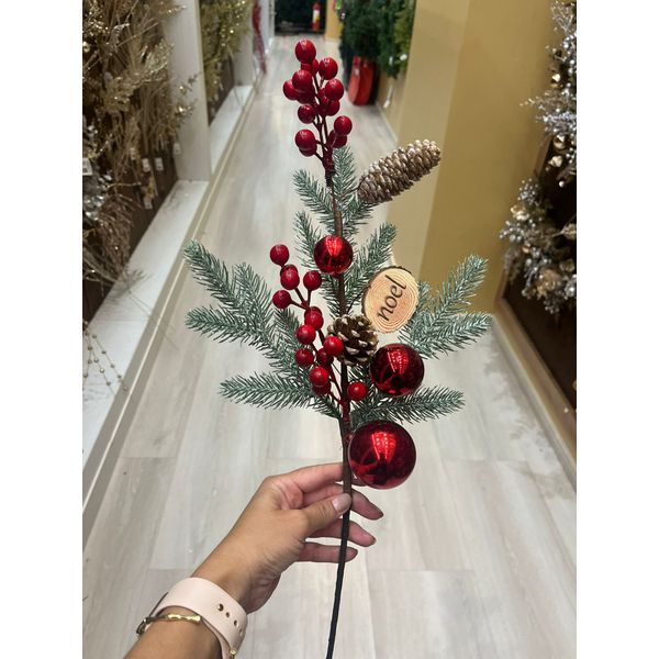 Tendências de Decoração com Bolas de Natal para 2025: Minimalismo e Cores