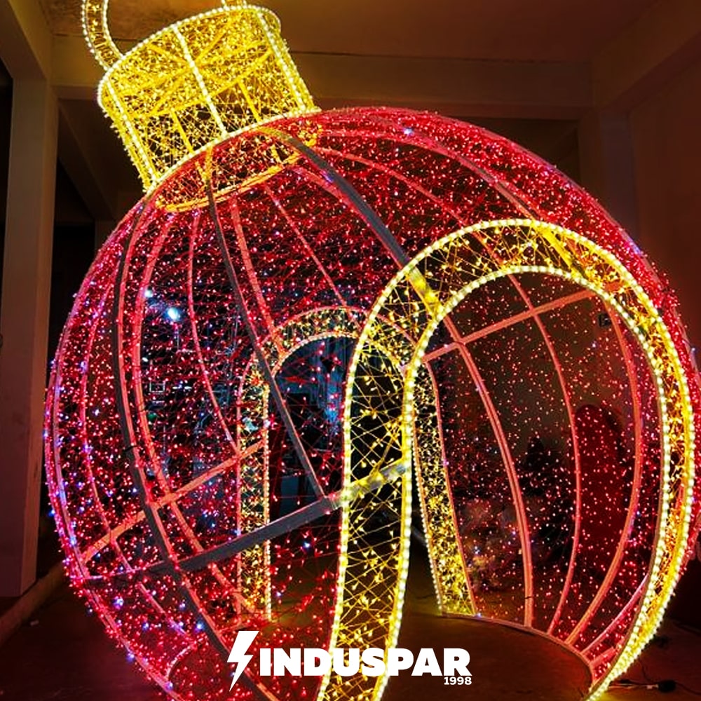 Além da Árvore: Ideias Criativas para Decorar com Bolas de Natal em Cada Canto