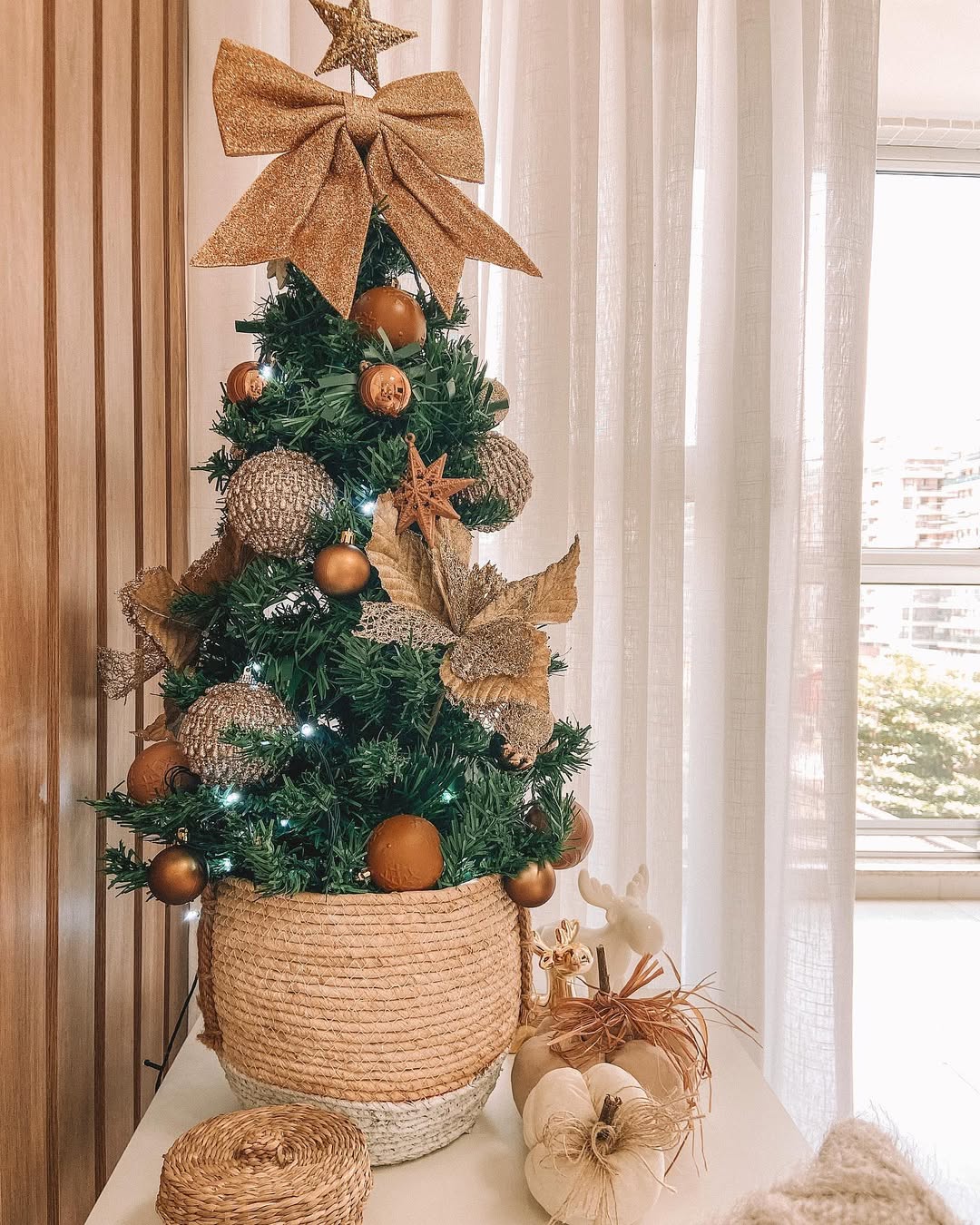 Guia completo: Como escolher a mini árvore de Natal ideal para sua casa