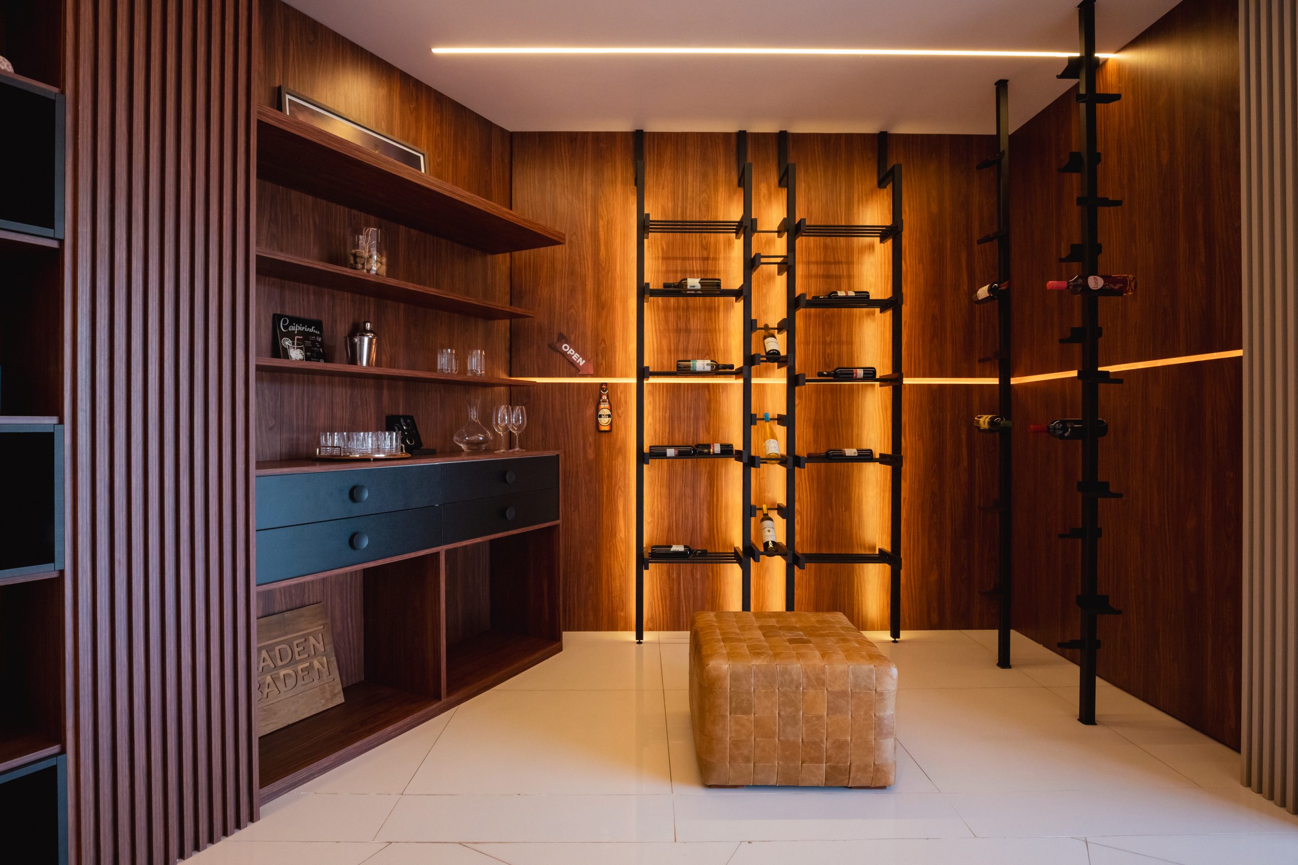 Adegas de Parede: Modelos e Dicas de Instalação para Otimizar Espaço