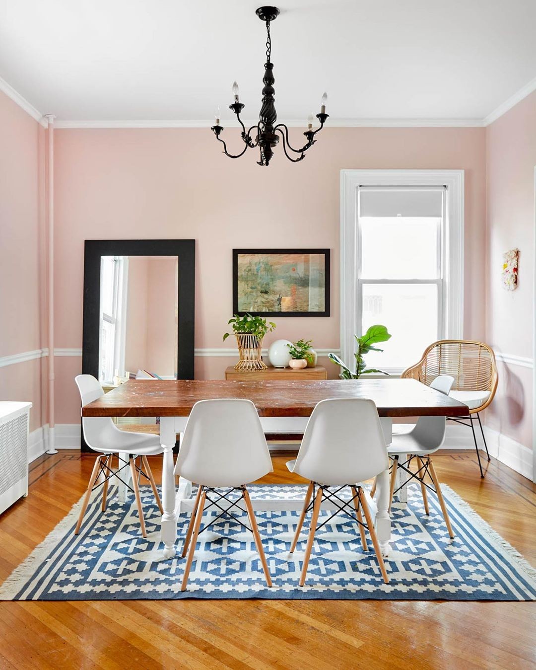 decoração de quarto com poltrona charles eames