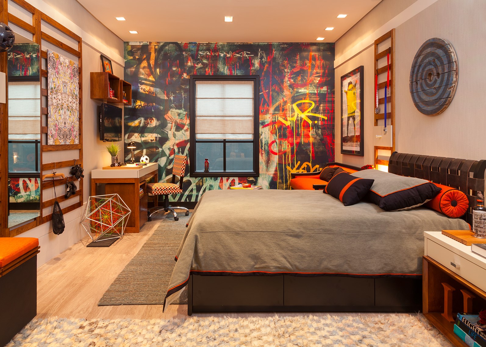 decoração de quarto com skate na parede