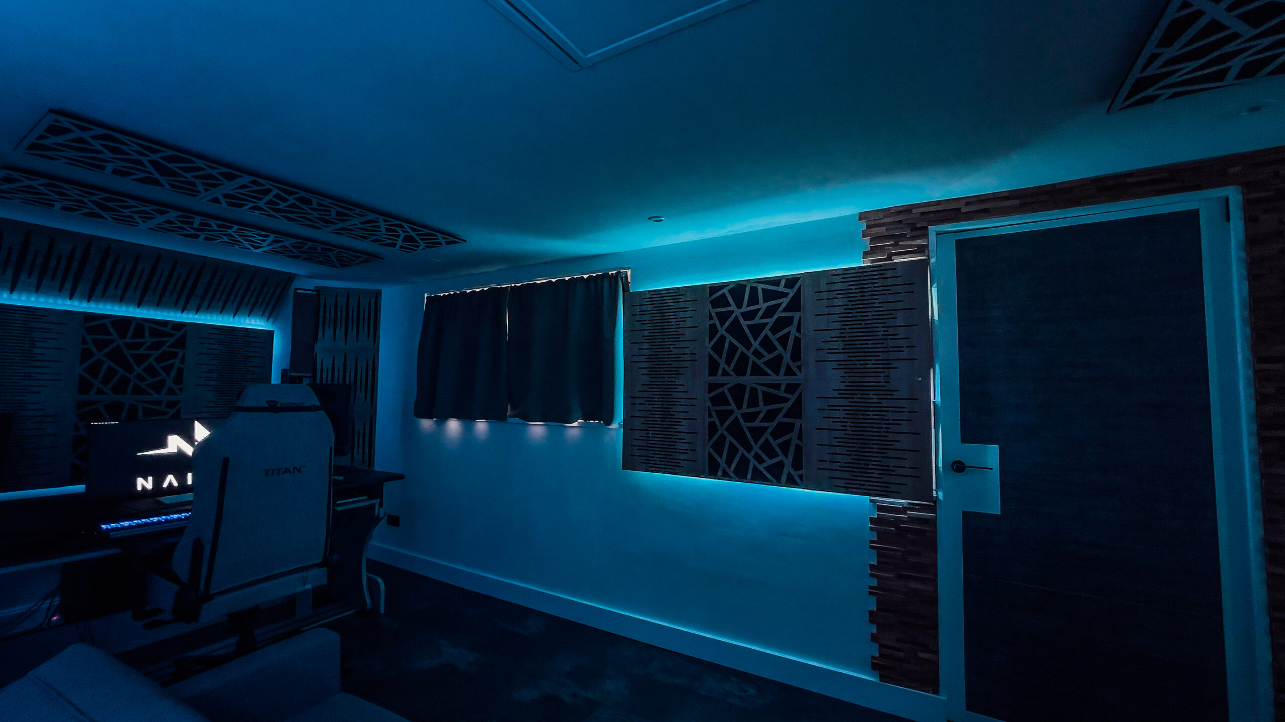 Iluminação Indireta e Automação: Crie um Ambiente Acolhedor e Tecnológico no seu Quarto