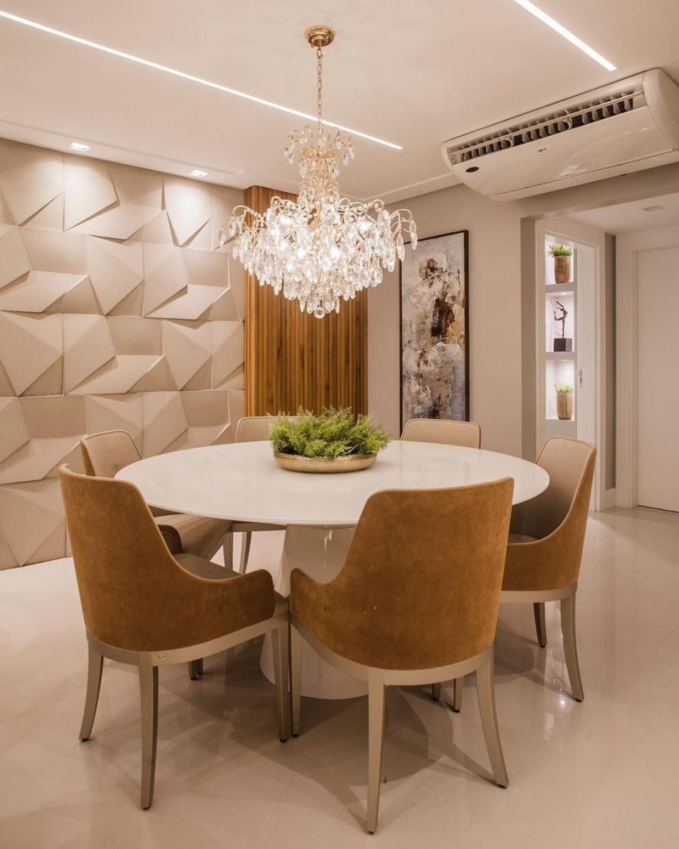 Decoração de parede e plantas: o toque verde na sala de jantar contemporânea