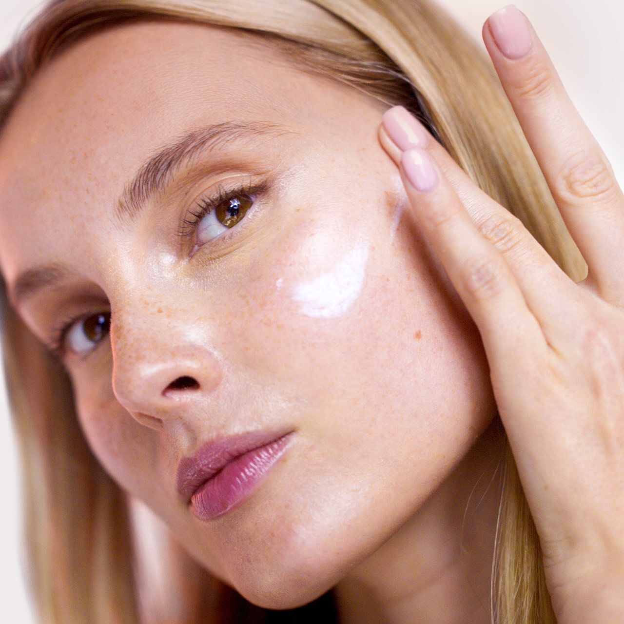 Protetor Solar com Efeito Glow: Proteção e Brilho em um Só Produto