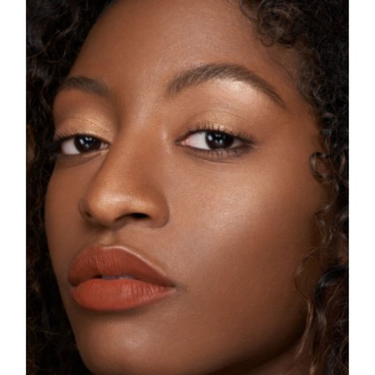 Maquiagem Glow para Iniciantes: Produtos Essenciais e Aplicação