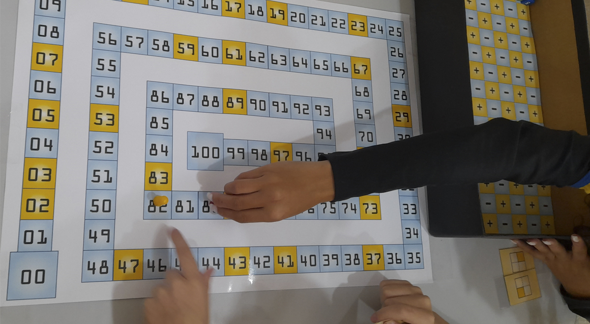 10 Jogos de Matemática que Transformam a Sala de Aula; Como a Ludicidade Ajuda a Superar o Medo da Matemática; Guia Completo de Atividades Lúdicas para o Ensino Fundamental de Matemática; Recursos Digitais e Concretos para uma Matemática Mais Divertida; A Relação entre o Brincar e o Desenvolvimento do Raciocínio Lógico Matemático