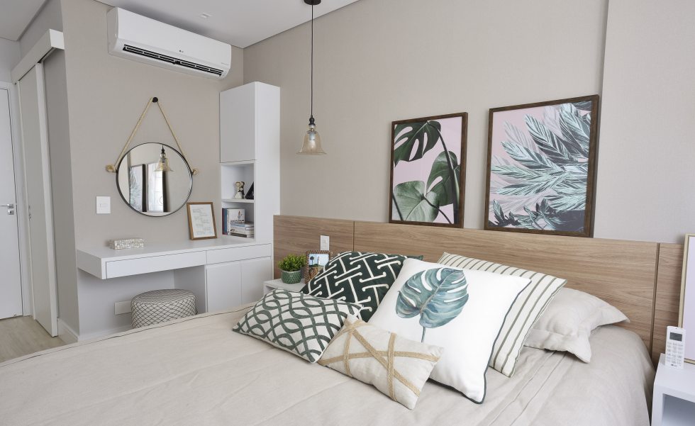 Espelho Adnet com LED: Luxo e Funcionalidade para Seu Quarto