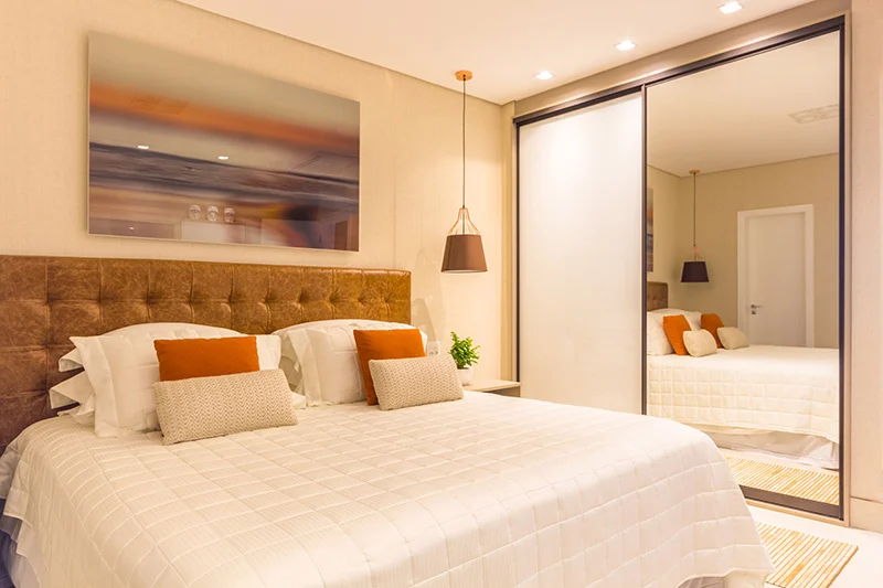 espelho no quarto de casal