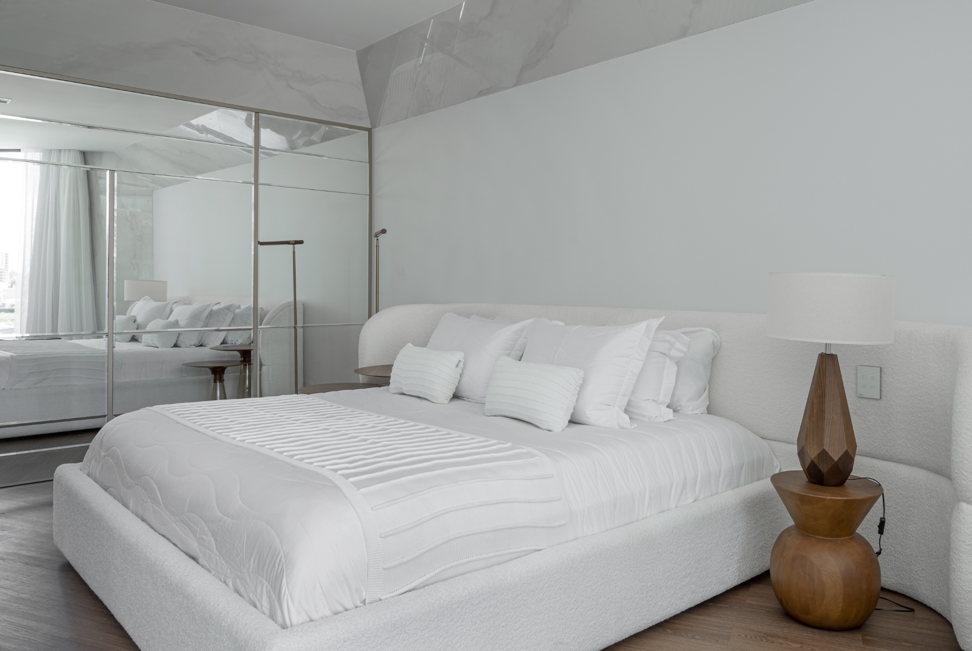 Quarto Pequeno: Dicas Essenciais para Ampliar o Espaço com Espelhos