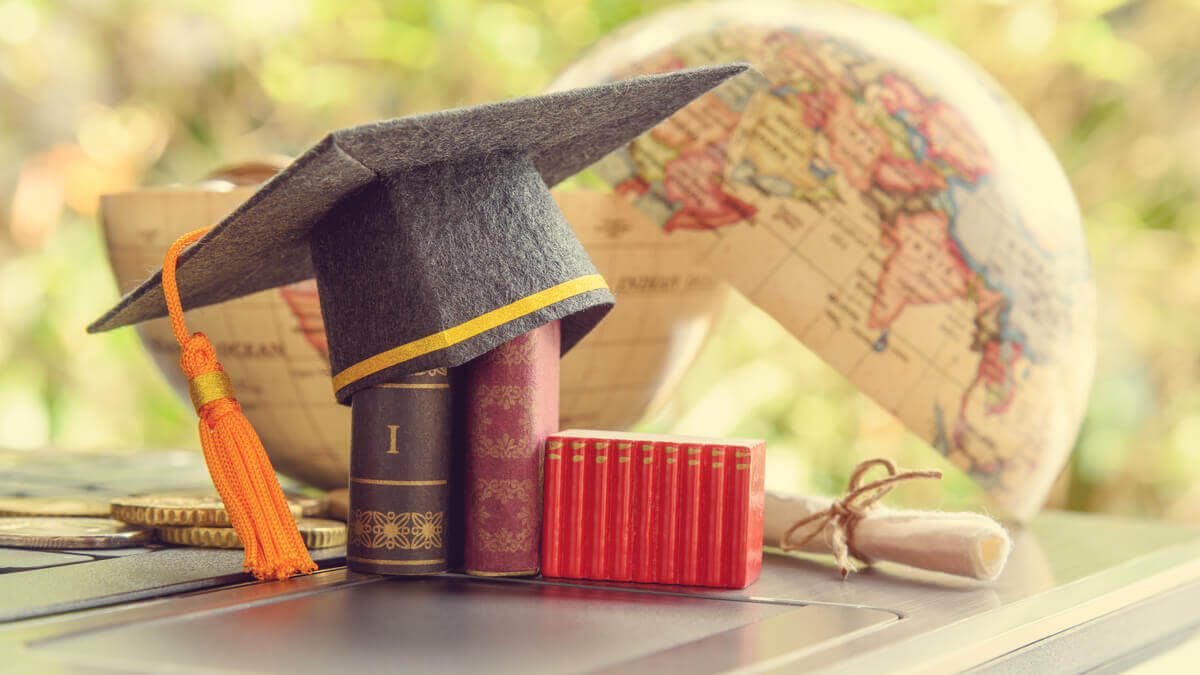 estudar no exterior de graça