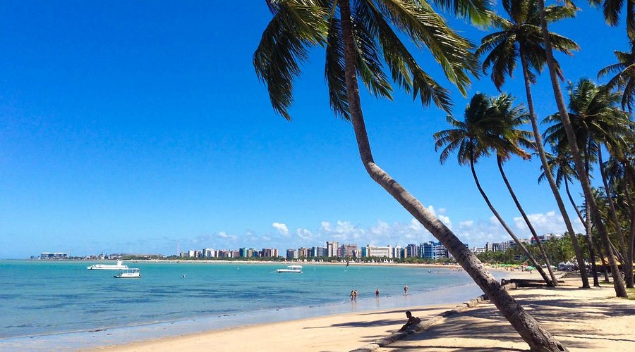 Ponta Verde vs. Pajuçara vs. Jatiúca: Qual a Melhor Praia Urbana de Maceió para Você?