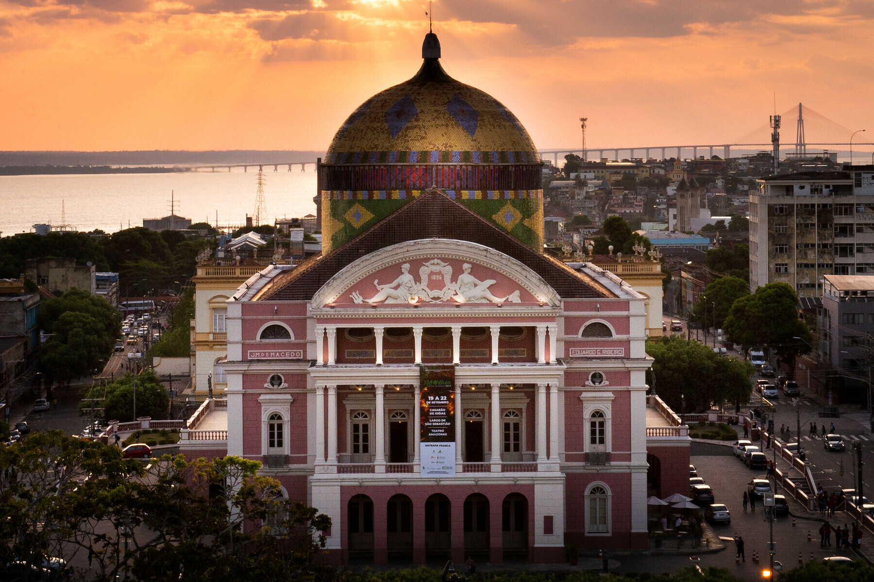 A Fascinante História da Construção do Teatro Amazonas