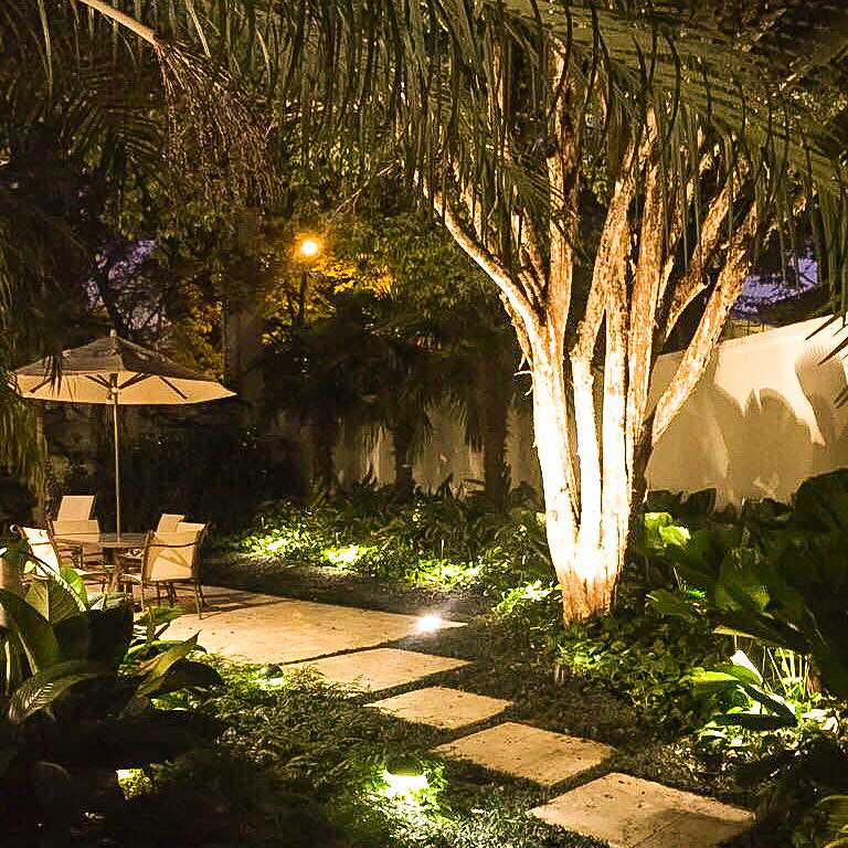 5 ideias de títulos:
1. Iluminação de Jardim: Guia Completo para Valorizar seu Espaço
2. Transforme seu Jardim com Iluminação: Dicas Essenciais e Tendências
3. Segurança e Beleza: Como Escolher a Iluminação Ideal para seu Jardim
4. Iluminação de Jardim com LED: Economia e Eficiência Energética
5. Inspire-se: Galeria de Ideias para Iluminação de Jardins Modernos