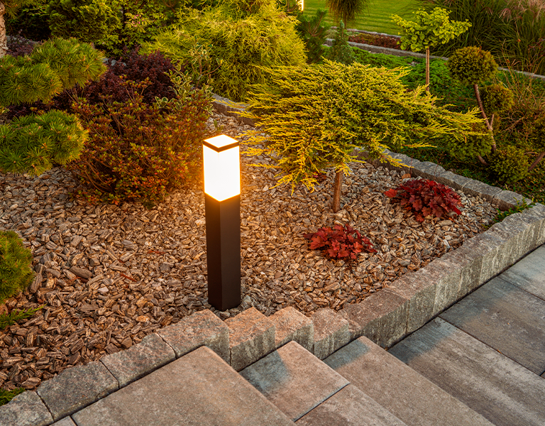 5 ideias de títulos:
1. Iluminação de Jardim: Guia Completo para Valorizar seu Espaço
2. Transforme seu Jardim com Iluminação: Dicas Essenciais e Tendências
3. Segurança e Beleza: Como Escolher a Iluminação Ideal para seu Jardim
4. Iluminação de Jardim com LED: Economia e Eficiência Energética
5. Inspire-se: Galeria de Ideias para Iluminação de Jardins Modernos