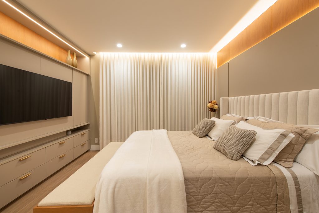 5 ideias de títulos:
1. Iluminação Indireta no Quarto: Guia Completo para um Ambiente Aconchegante
2. Transforme Seu Quarto com Sancas de Gesso e Luzes LED
3. Cabeceira Iluminada: O Segredo para Noites de Sono Tranquilas
4. Dicas Essenciais de Iluminação Indireta para Quartos
5. Como Escolher a Temperatura de Cor Ideal para a Iluminação do Quarto