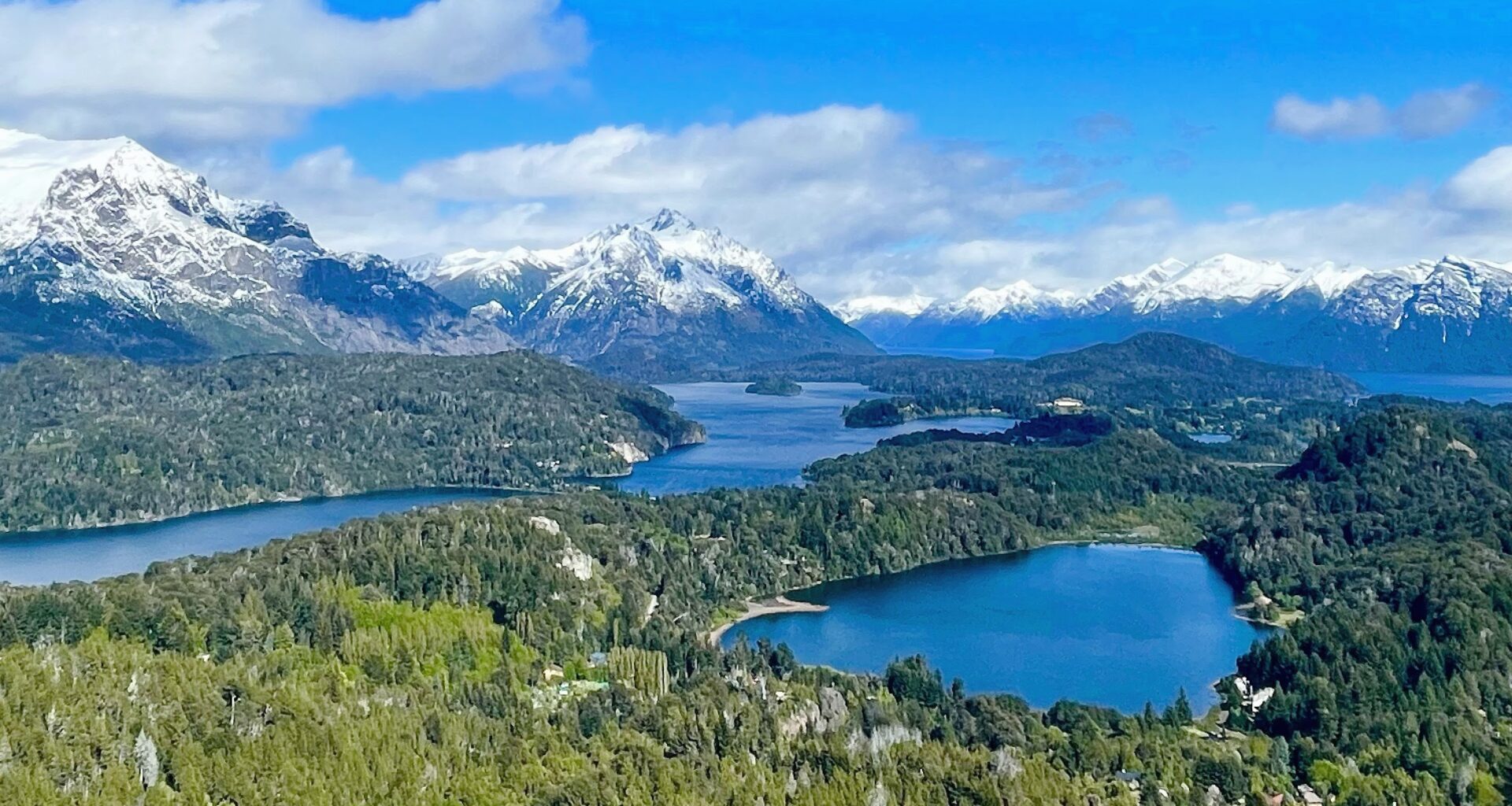 Cruce Andino: Guia Completo da Travessia entre Chile e Argentina; Puerto Varas e Bariloche: Cidades-Base para Explorar os Lagos Andinos; Roteiro de 7 Dias pelos Lagos Andinos: Chile e Argentina; Melhor Época para Visitar os Lagos Andinos: Verão ou Inverno?; O Que Fazer nos Lagos Andinos: Atrações Imperdíveis e Passeios