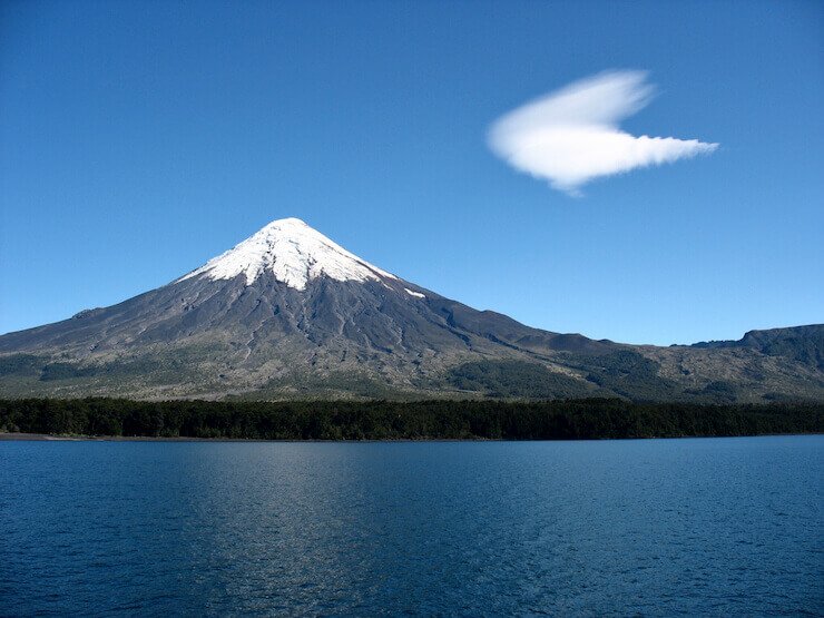 Cruce Andino: Guia Completo da Travessia entre Chile e Argentina; Puerto Varas e Bariloche: Cidades-Base para Explorar os Lagos Andinos; Roteiro de 7 Dias pelos Lagos Andinos: Chile e Argentina; Melhor Época para Visitar os Lagos Andinos: Verão ou Inverno?; O Que Fazer nos Lagos Andinos: Atrações Imperdíveis e Passeios