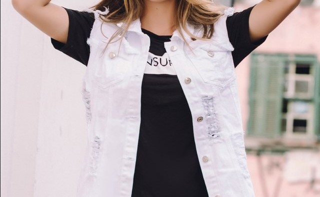 Acessórios que Transformam: Elevando Seu Look com Colete Jeans